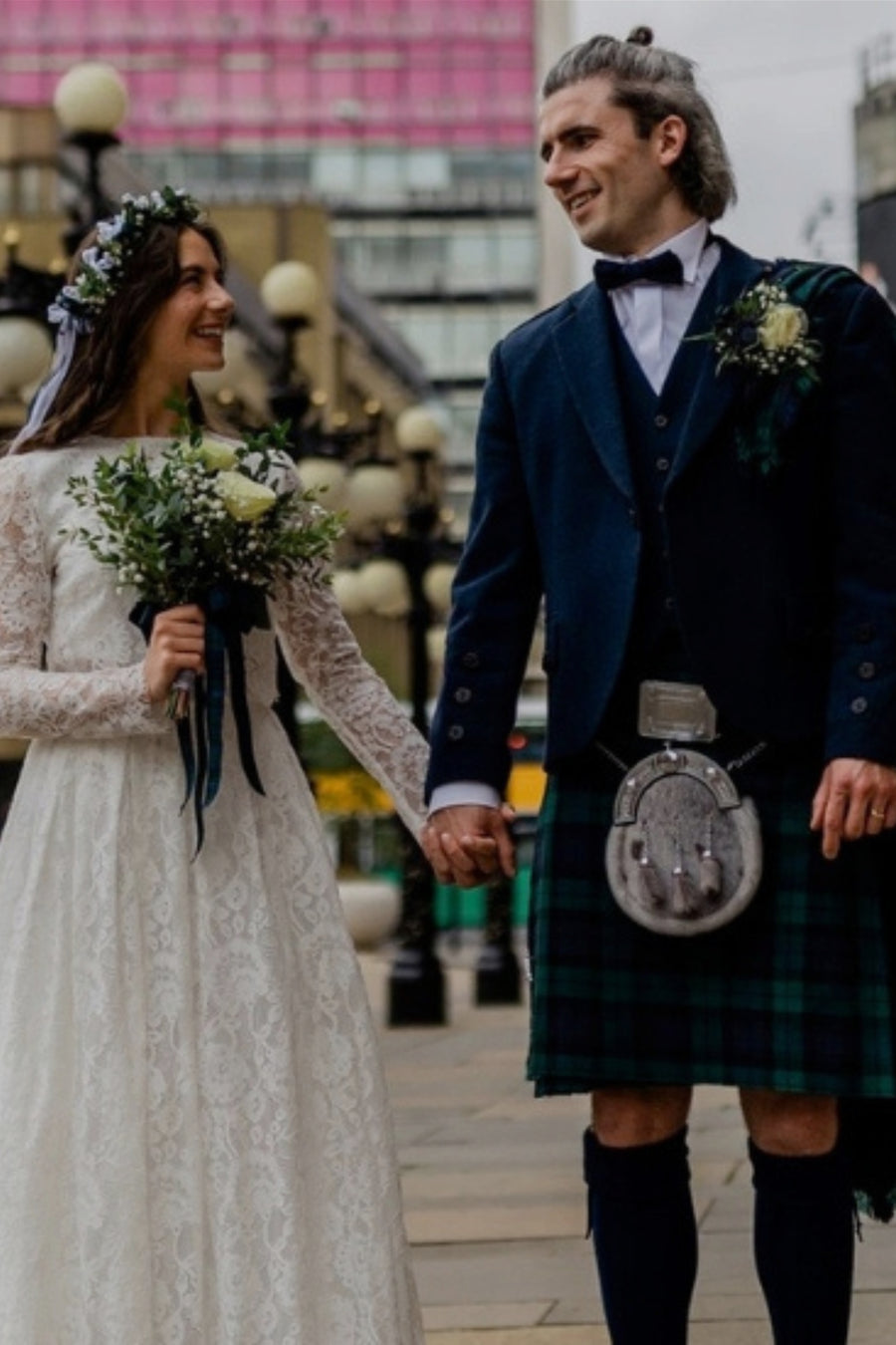 Dress the whole wedding party in one tartan.