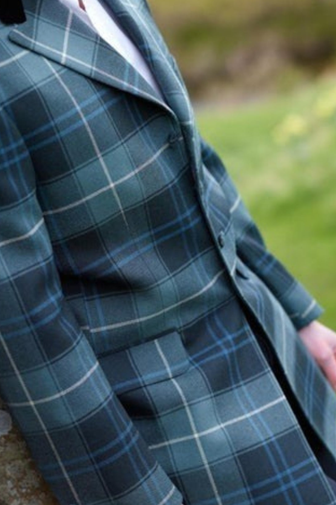 Men's Mid-Thigh Length Tartan Jacket - pockets