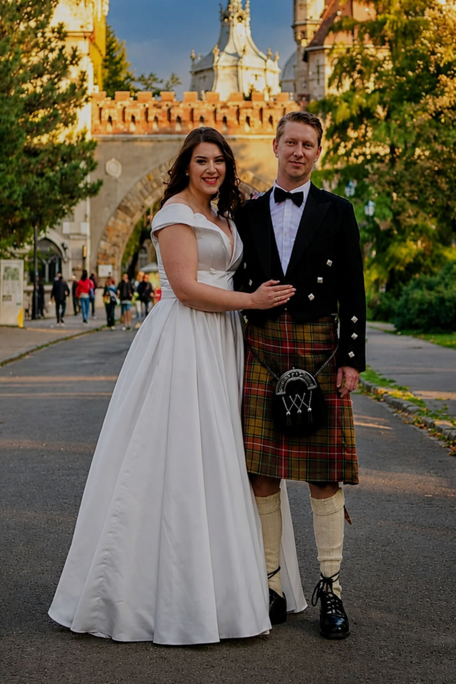 Dress the whole wedding party in one tartan.