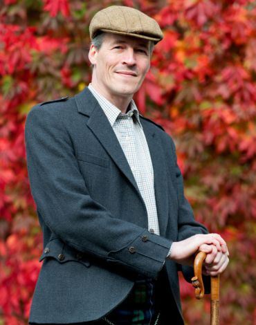 The casual tweed kilt outfit, for the days that aren't black-tie.