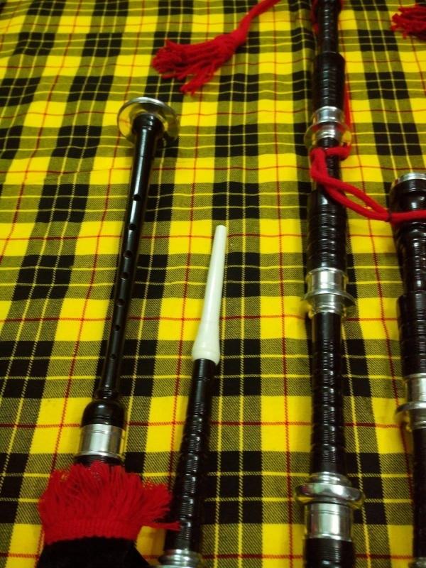 TC Scottish Bagpipe Highland Rosewood zoom